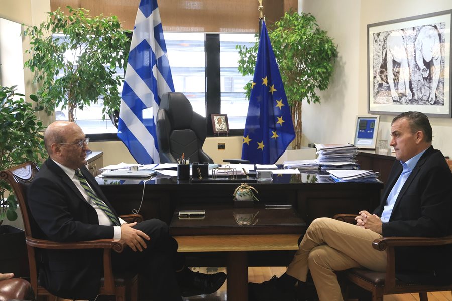 Στιγμιότυπο από τη συνάντηση του Δημάρχου Λαρισαίων, κ.Θανάση Μαμάκου, με τον Πρέσβη της Αρμενίας στην Ελλάδα, κ.Tigran Mkrtchyan (Τιγκράν Μκρτσιάν)