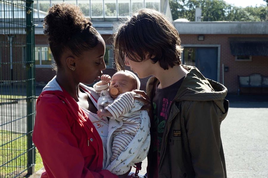 Στιγμιότυπο από την ταινία “Νεαρές Μητέρες”