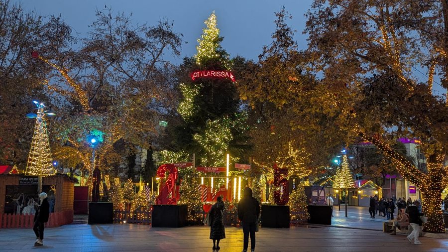 Larissa Santa City: Γιορτινή ατμόσφαιρα με λιχουδιές, γλυκίσματα και το Στέκι του Άη Βασίλη στη Λάρισα, τον απόλυτο χριστουγεννιάτικο προορισμό!
