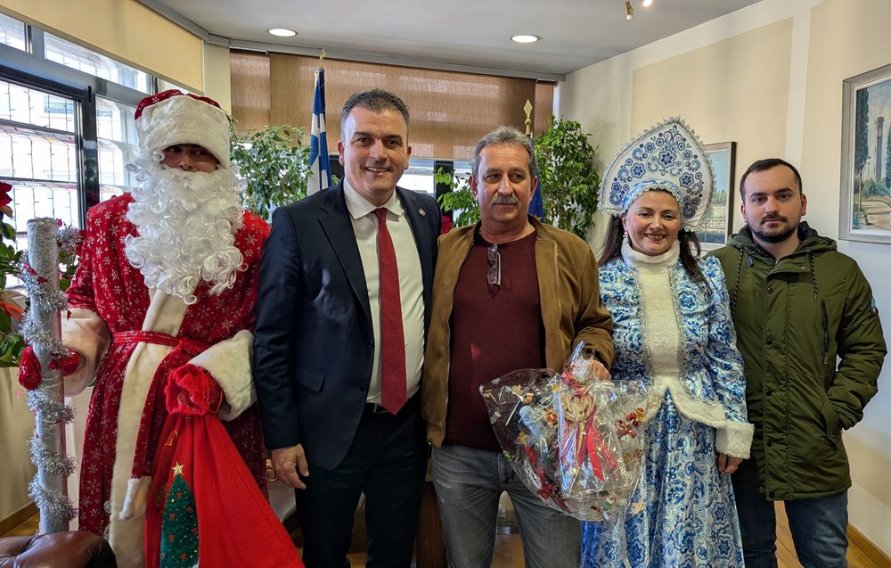 ο Σύλλογος Παλλινοστούντων Λάρισας «Ο Πόντος» αντάλλαξαν ευχές με τον Δήμαρχο