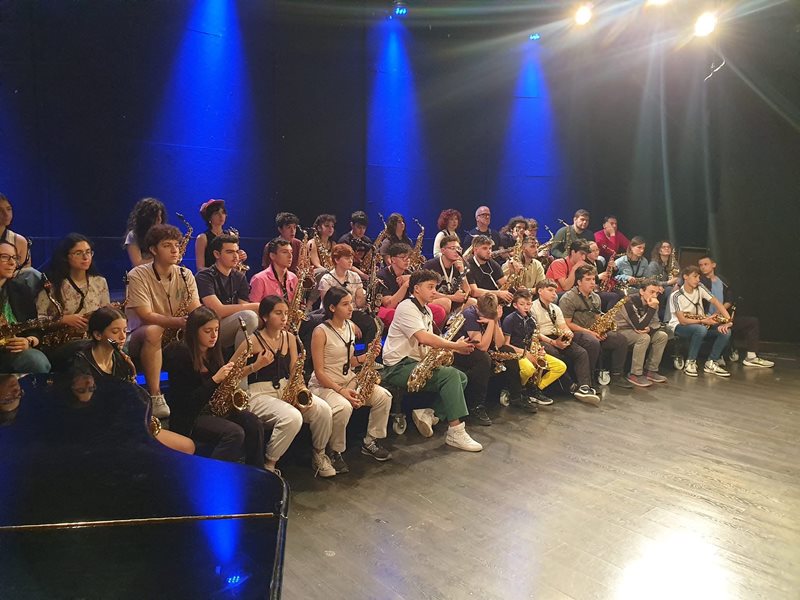 250116 dol saxophone taksi