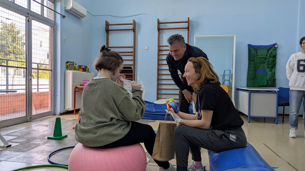 Επίσκεψη Θ.Μαμάκου σε ΚΔΑΠ-ΑμεΑ