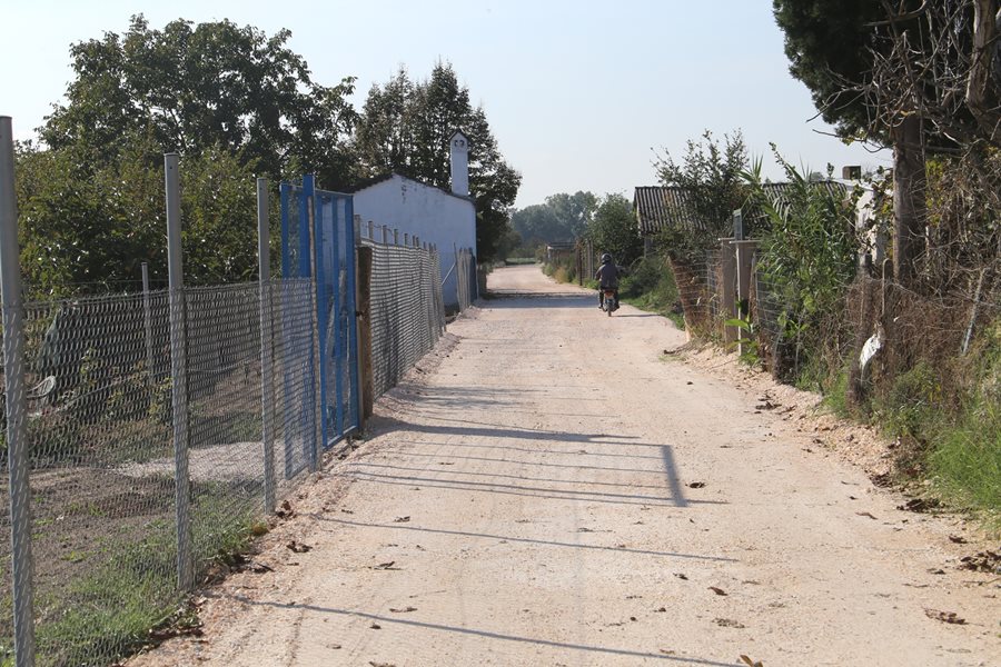 Στιγμιότυπο από τα έργα αποκατάστασης αγροτικών δρόμων