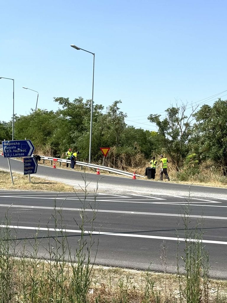 Στιγμιότυπο από τις εργασίες καθαρισμού του εθνικού και επαρχιακού οδικού δικτύου