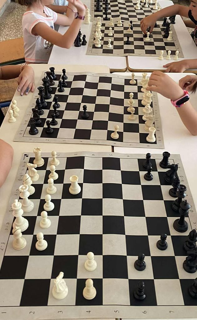 Παρτίδα σκάκι στην Κατασκήνωση στην Πόλη