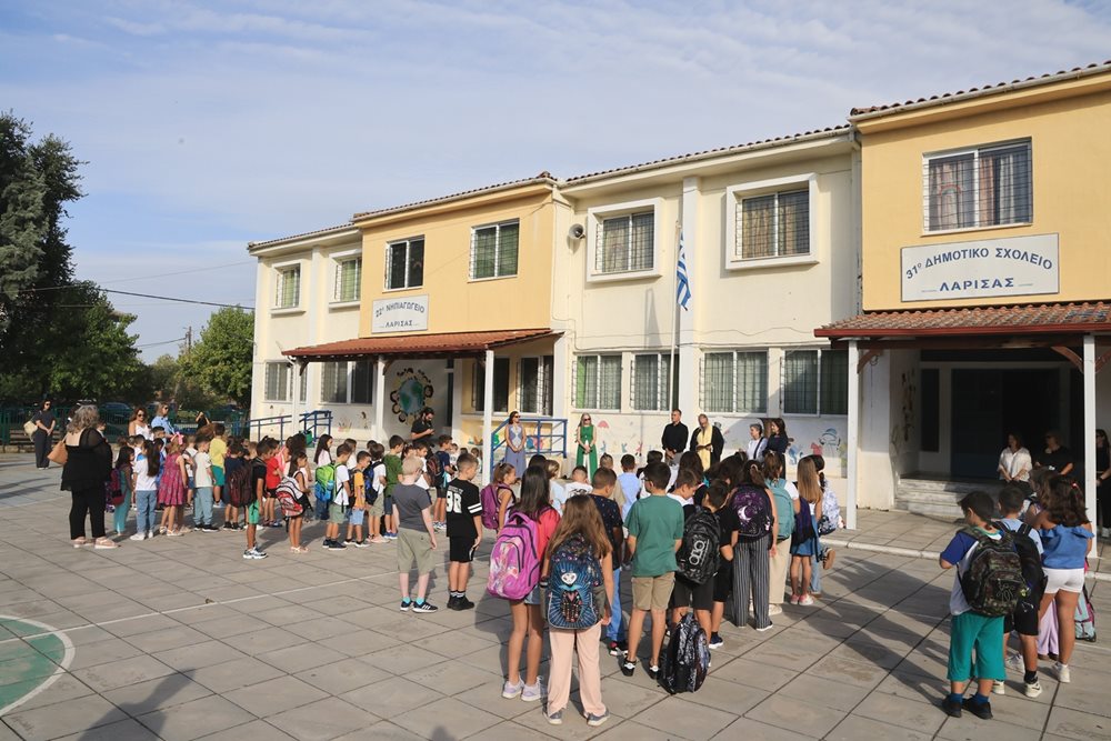 Στιγμιότυπα από τον αγιασμό για την έναρξη της νέας σχολικής χρονιάς στο 31ο Δημοτικό Σχολείο Λάρισας