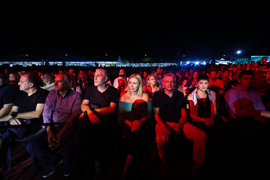 Στιγμιότυπο από την πρώτη ημέρα έναρξης για το Παζάρι Λάρισας 2025