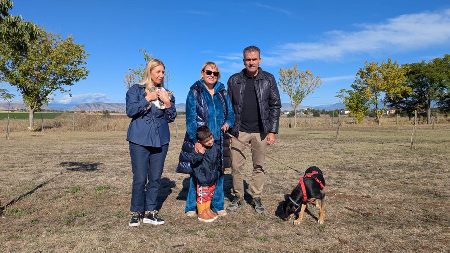 Φωτογραφίες από τη δράση για την Ημέρα των ζώων στο δημοτικό καταφύγιο αδέσποτων ζώων του Δήμου Λαρισαίων