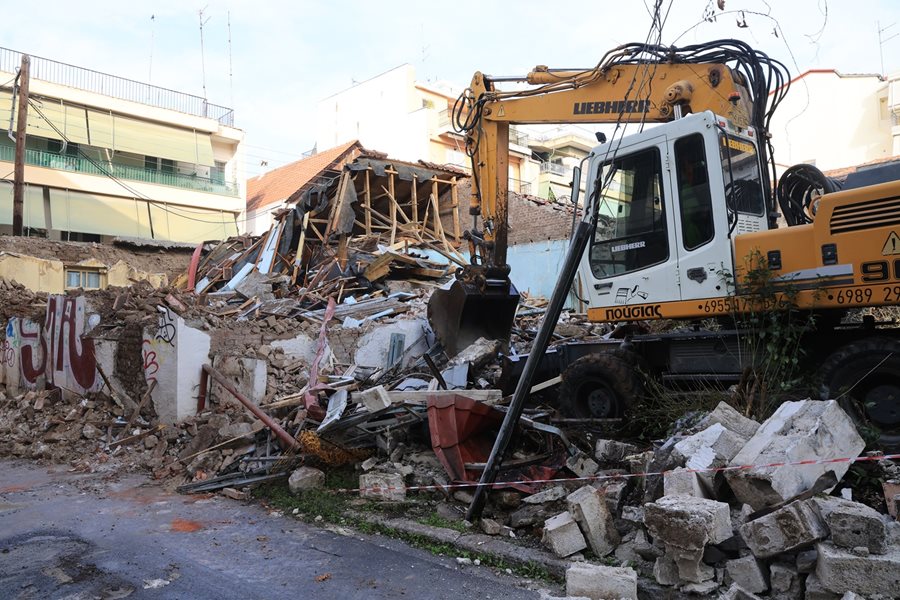 Κατεδάφιση κτηρίου επί της οδού Σκουφά