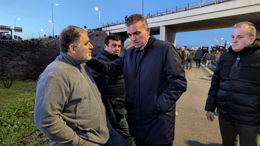 Ο κ.Μαμάκος στο μπλόκο της Νίκαιας