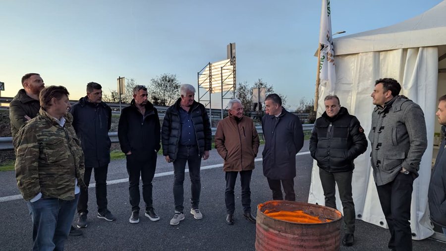 Ο κ.Μαμάκος στο μπλόκο της Νίκαιας