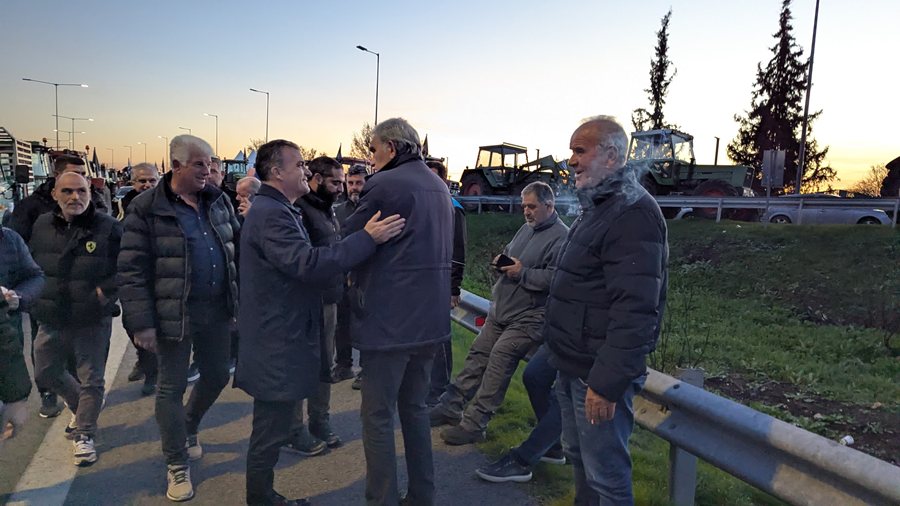 Ο κ.Μαμάκος στο μπλόκο της Νίκαιας