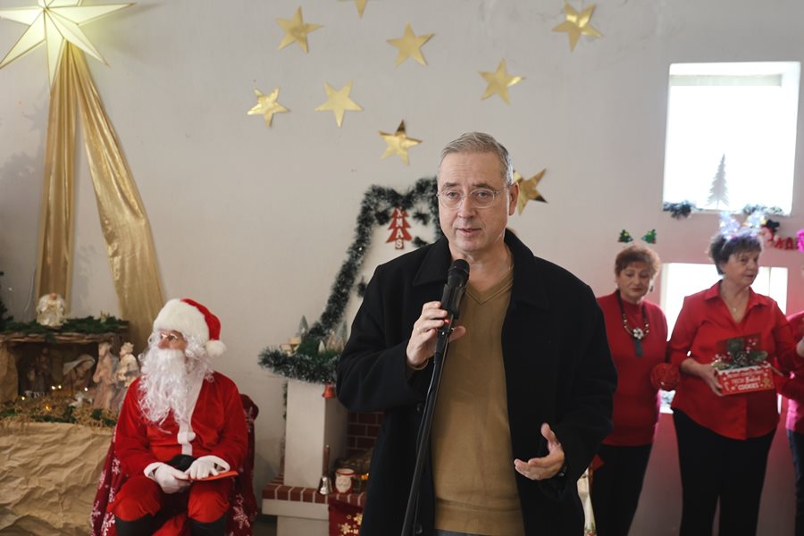 Στιγμιότυπο από την χριστουγεννιάτικη γιορτή των ΚΑΠΗ