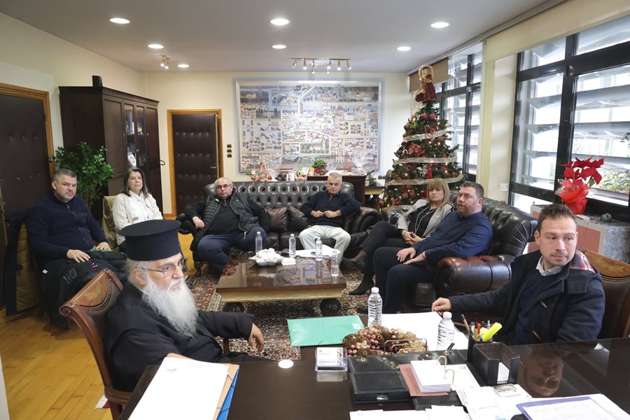 Στιγμιότυπο από την συνάντηση του Δημάρχου Λαρισαίων με κατοίκους της οδού Βόλου