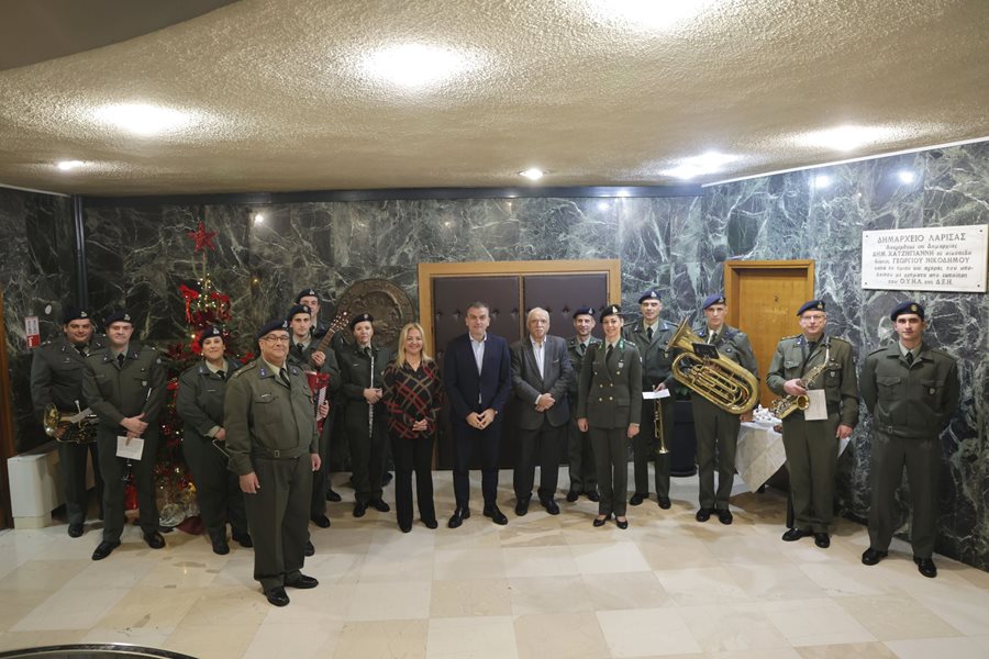 Στιγμιότυπο από τις επισκέψεις που πραγματοποιήθηκαν στο Δημαρχείο για τα κάλαντα