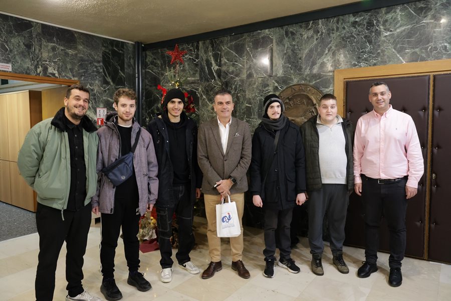 Στιγμιότυπο από τις επισκέψεις που πραγματοποιήθηκαν στο Δημαρχείο για τα κάλαντα