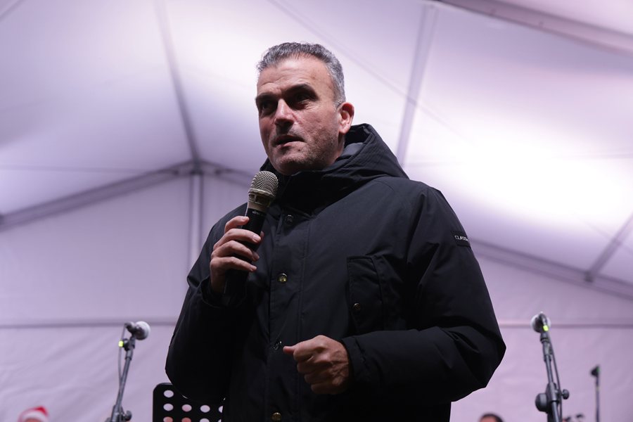 Φωτογραφίες από το drone show στην κεντρική πλατεία της Λάρισας