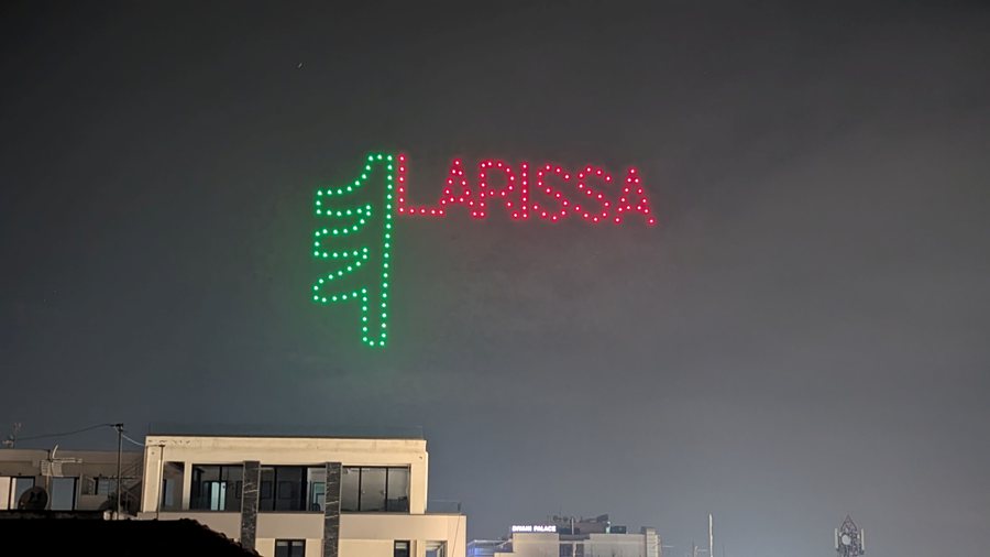 Φωτογραφίες από τη συναυλία στη κεντρική πλατεία της Λάρισας