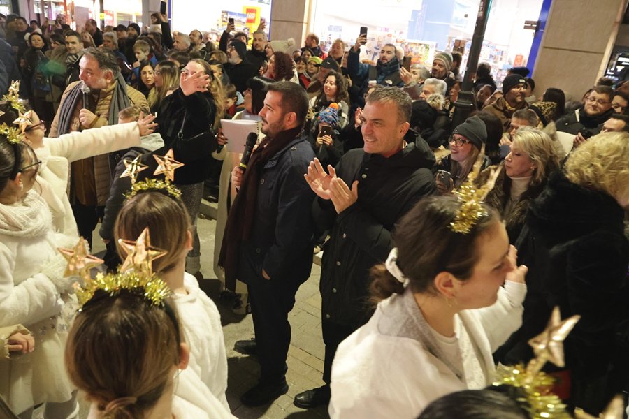 251231 xmas parade 2025 mamakos 1