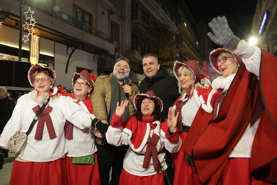 251231 xmas parade 2025 mamakos 1