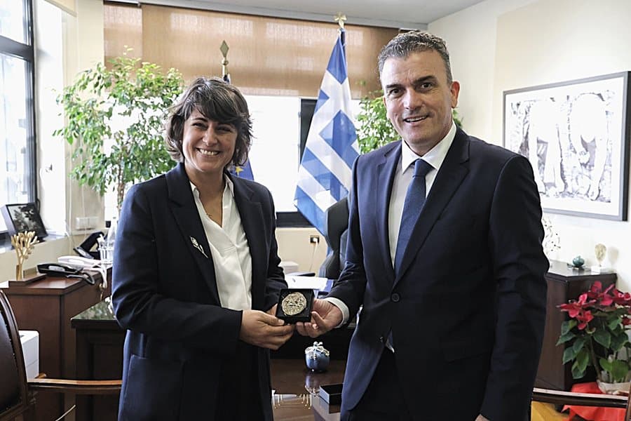 Αντιπροσωπική συνάντηση του Δημάρχου Λαρισαίων με τη Μορφωτική Ακόλουθο της Γαλλικής Πρεσβείας.