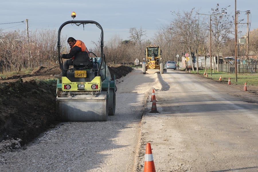 Εργασίες ανακατασκευής οδού Μαρτάλη στη Λάρισα από την Τεχνική Υπηρεσία.