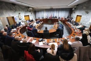 Αντίθετο το Δημοτικό Συμβούλιο Λάρισας στη μετατροπή σχολείου σε Καλλιτεχνικό.