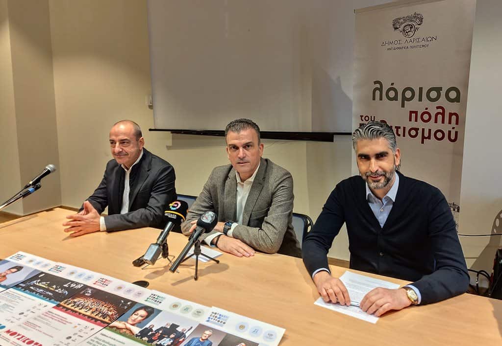 Ανθρώπινη παρουσία σε εκδήλωση του Δήμου Λαρισαίων για το Φεστιβάλ «Μουσικότροπο» στη Λάρισα.