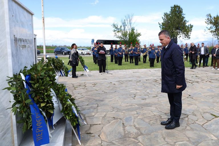 Ο Δήμαρχος Μαμάκος καταθέτει στεφάνι στο μνημείο στο Κιλελέρ