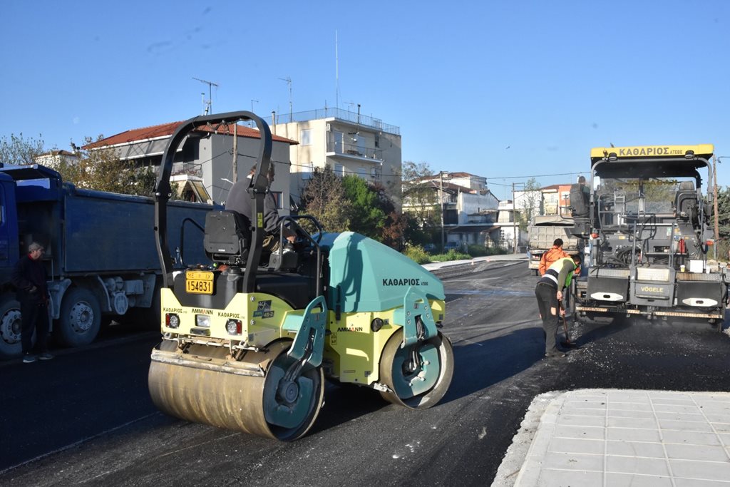 Ασφαλτόστρωση στην οδό Θεοπόμπου