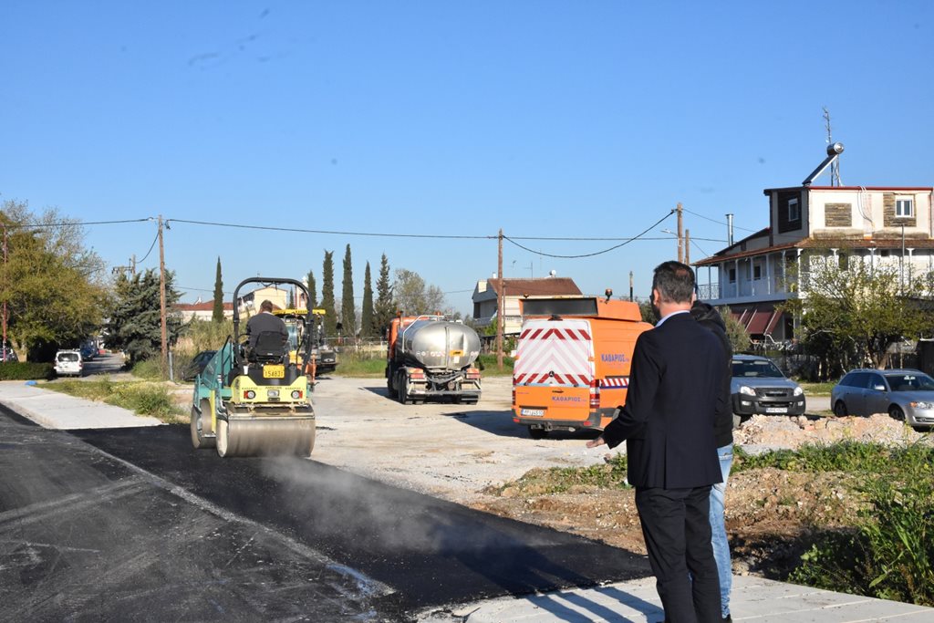 Ασφαλτόστρωση στην οδό Θεοπόμπου