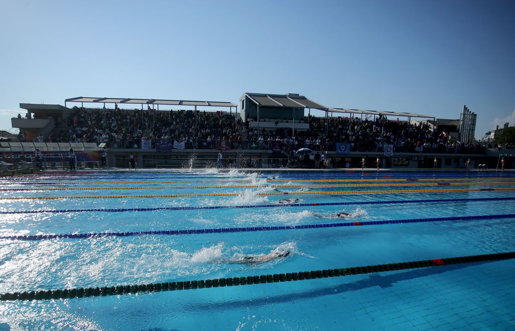 Στιγμιότυπο από τους κολυμβητικούς αγώνες.