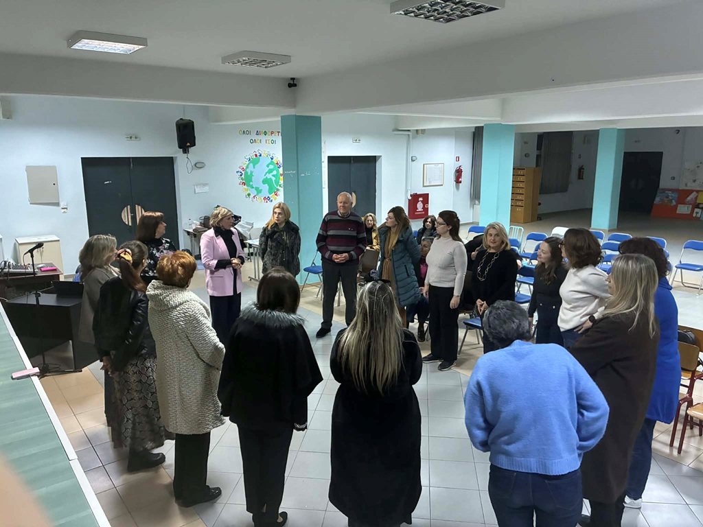 Στιγμιότυπο από τη δράση του Κέντρου Κοινότητας για την παραβατικότητα ανηλίκων σε σχολεία του δήμου Λαρισαίων