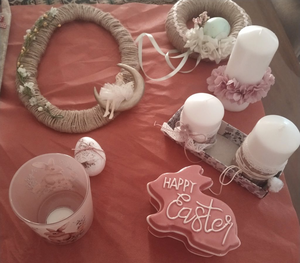 Πασχαλινά κεριά και πασχαλινά αντικείμενα