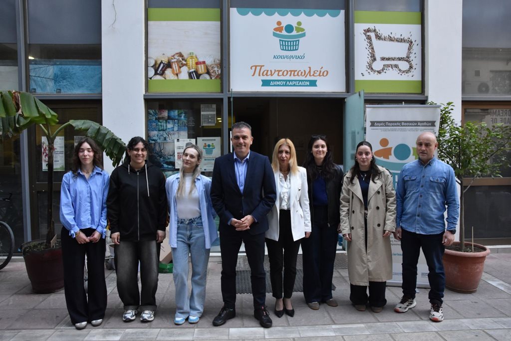 Δέματα αγάπης για το Πάσχα από το Κοινωνικό Παντοπωλείο