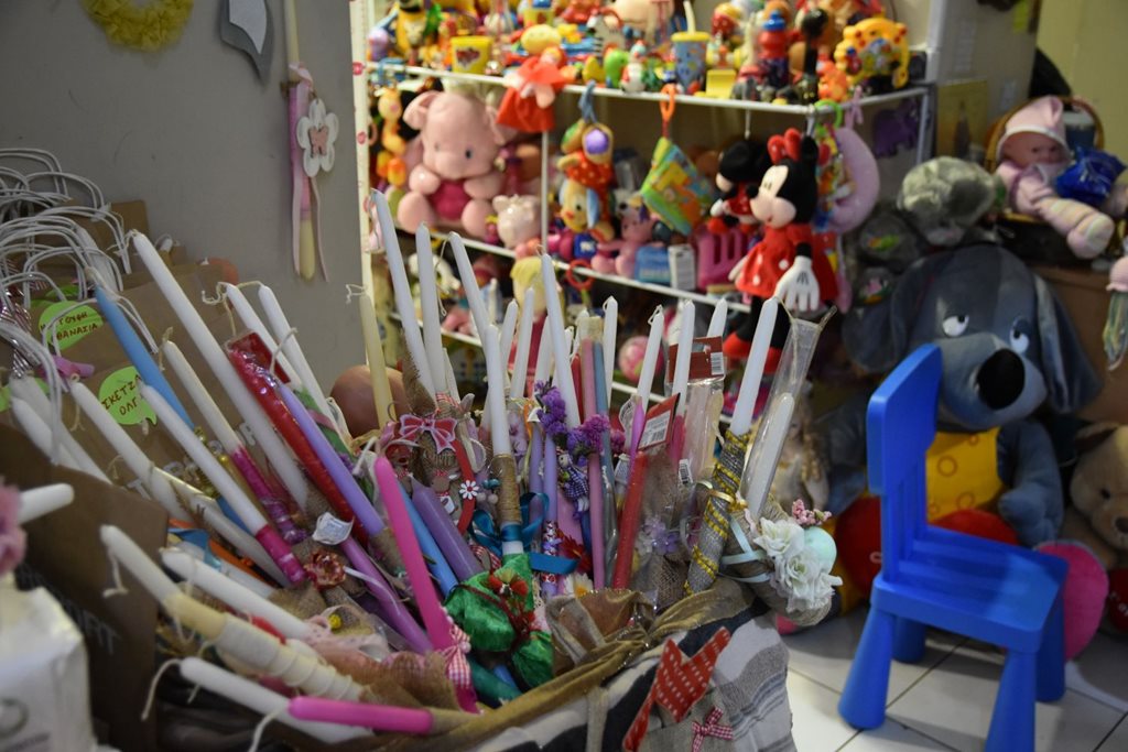 Δέματα αγάπης για το Πάσχα από το Κοινωνικό Παντοπωλείο