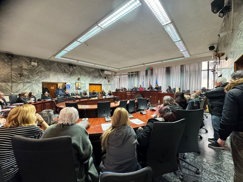 Οι νέοι υπάλληλοι στην αίθουσα συνεδριάσεων Δημοτικού Συμβουλίου