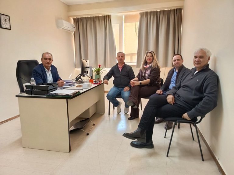 Στιγμιότυπο από τη συνάντηση του Αντιδήμαρχου Αστικής Ανθεκτικότητας και Κλιματικής Αλλαγής με εκπροσώπους εθελοντικών οργανώσεων για την Πολιτική Προστασία