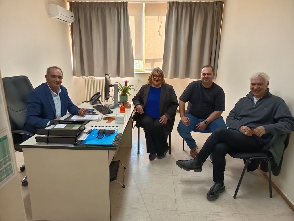 Στιγμιότυπο από τη συνάντηση του Αντιδήμαρχου Αστικής Ανθεκτικότητας και Κλιματικής Αλλαγής με εκπροσώπους εθελοντικών οργανώσεων για την Πολιτική Προστασία