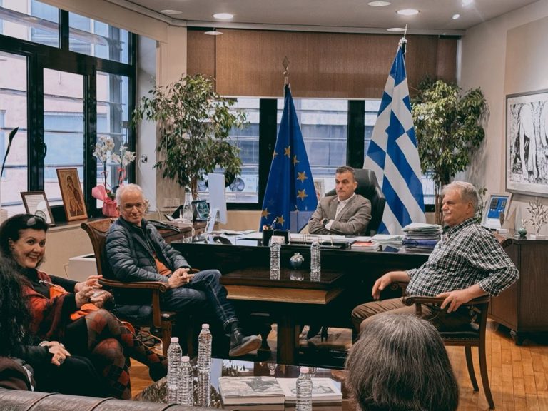 Στιγμιότυπο από την συνάντηση του Δημάρχου Θ. Μαμάκου με εκπροσώπους φορέων για τα αξιόλογα κτήρια της Λάρισας