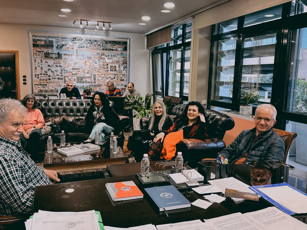 Στιγμιότυπο από την συνάντηση του Δημάρχου Θ. Μαμάκου με εκπροσώπους φορέων για τα αξιόλογα κτήρια της Λάρισας