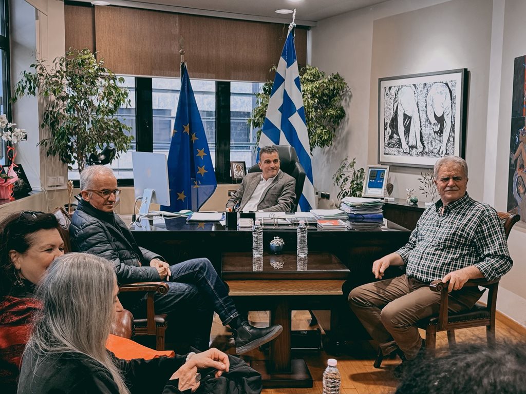 Στιγμιότυπο από την συνάντηση του Δημάρχου Θ. Μαμάκου με εκπροσώπους φορέων για τα αξιόλογα κτήρια της Λάρισας