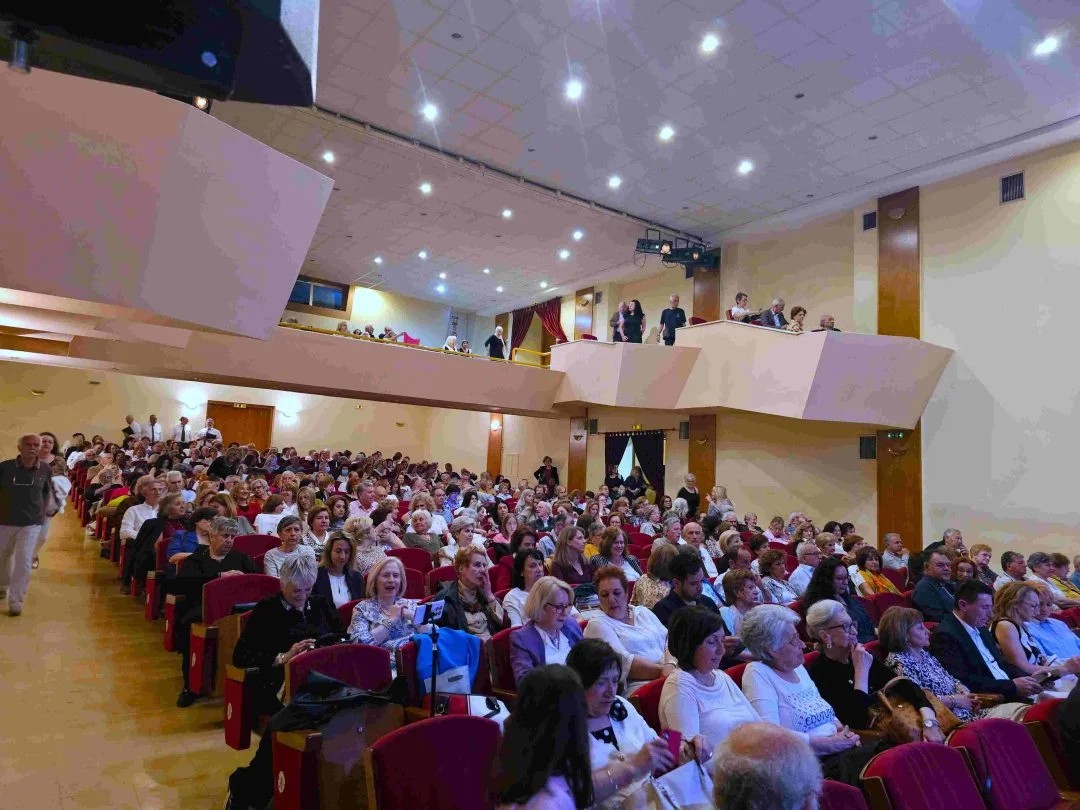 Στιγμιότυπο από την 7η Εαρινή Συνάντηση Χορωδιών στην αίθουσα συναυλιών του Δημοτικού Ωδείου Λάρισας.