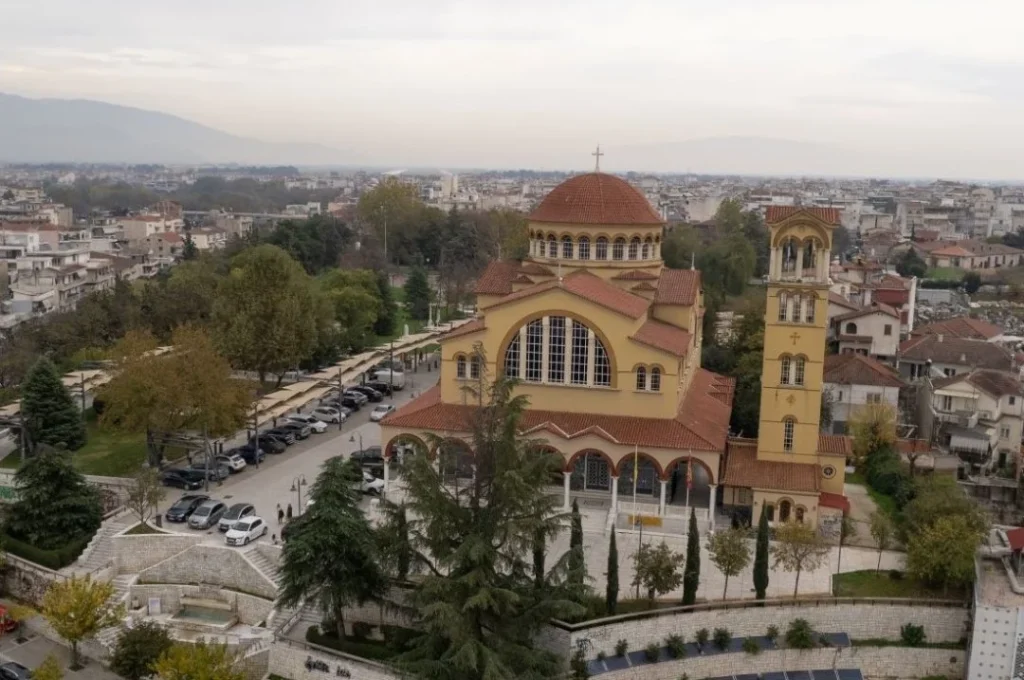 Πανοραμική άποψη της εκκλησίας του Πολιούχου Αγίου Αχιλλίου.