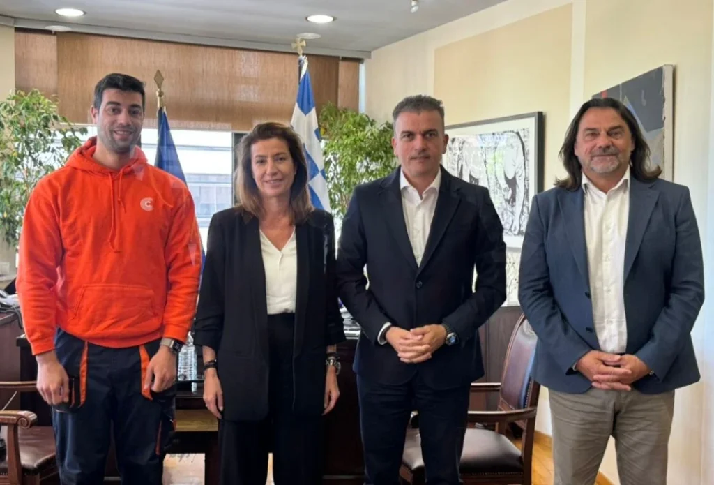 Στιγμιότυπο από την συνάντηση εργασίας που είχε ο Δήμαρχος Λαρισαίων, κ.Θανάσης Μαμάκος με την Εκτελεστική Διευθύντρια του Ιδρύματος «Λασκαρίδη», κ.Πέγκυ Ξηροταγάρου