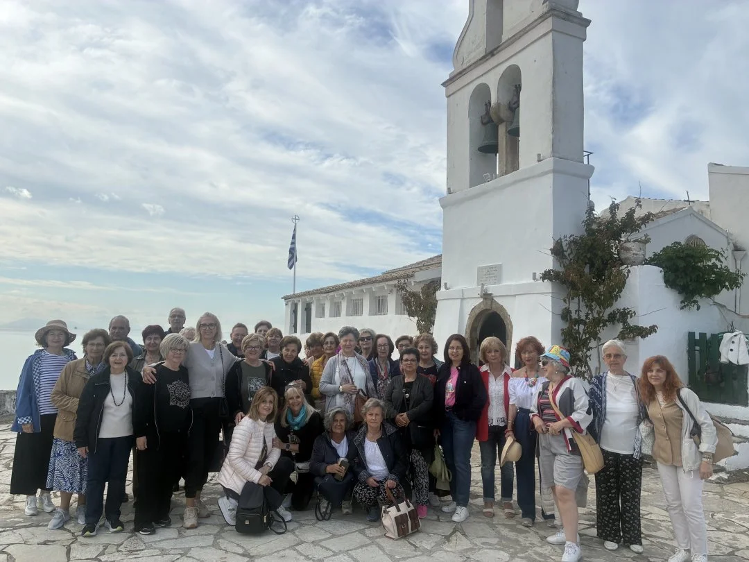 Στιγμιότυπο από την εκδρομή των ΚΑΠΗ του Δήμου Λαρισαίων στην Κέρκυρα