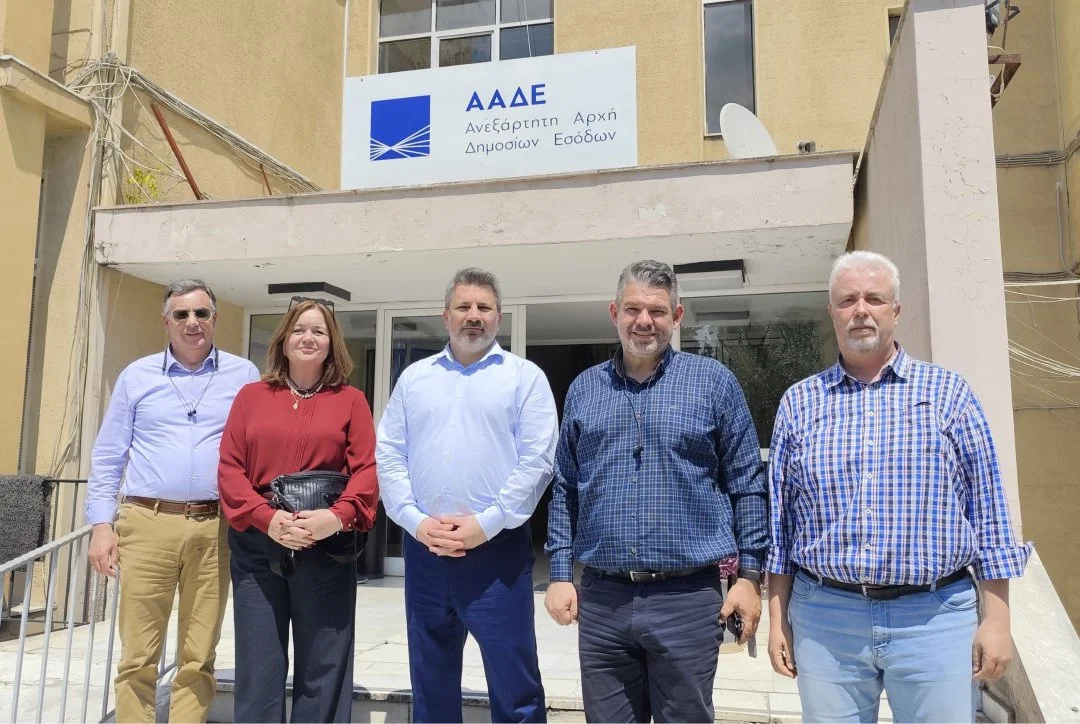 Στιγμιότυπο από την παρουσία κλιμακίου της ΑΑΔΕ στη Λάρισα