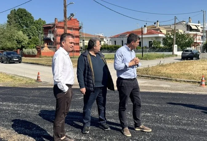 Στιγμιότυπο από τις εργασίες ασφαλτόστρωσης