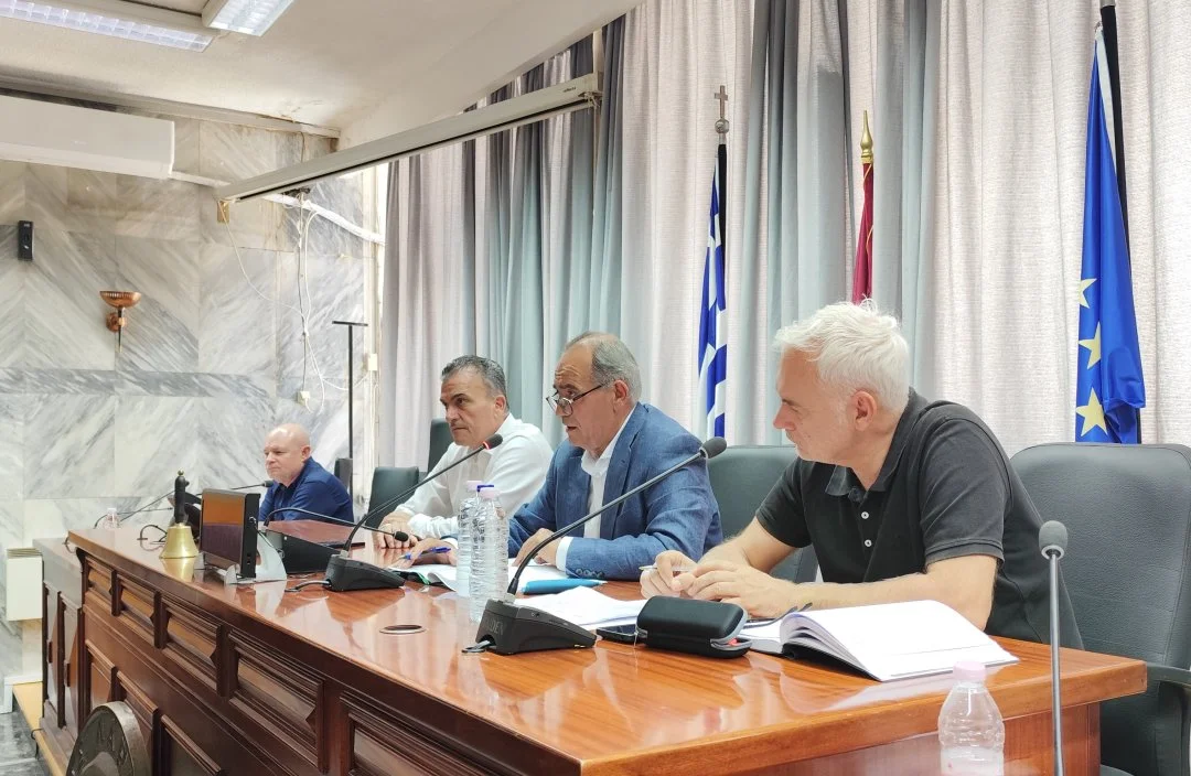 Στιγμιότυπο από τη συνεδρίαση του Τοπικού Επιχειρησιακού-Συντονιστικού Οργάνου της Πολιτικής Προστασίας (ΤΕΣΟΠΠ) του Δήμου Λαρισαίων
