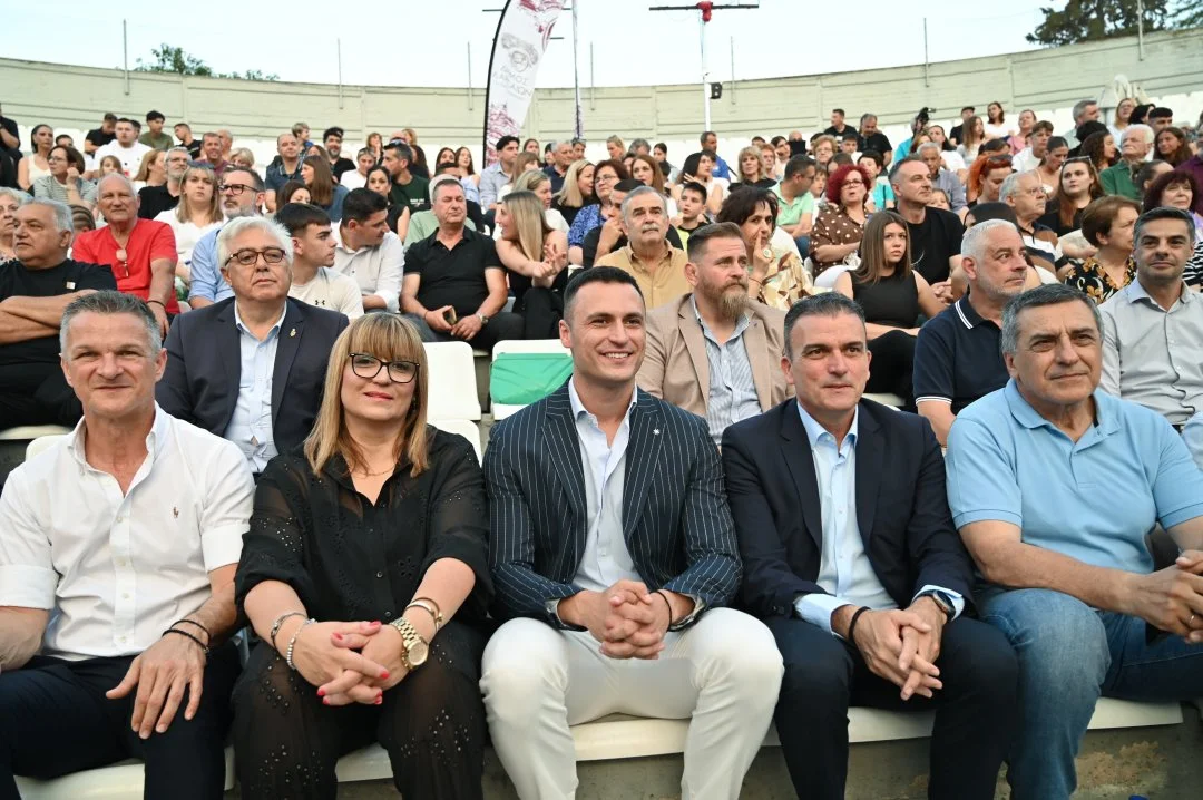 Στιγμιότυπο από την εκδήλωση βράβευσης των διακριθέντων αθλητών, αθλητριών και αθλητικών συλλόγων Ολυμπιακών Αθλημάτων του Δήμου Λαρισαίων για το 2025.